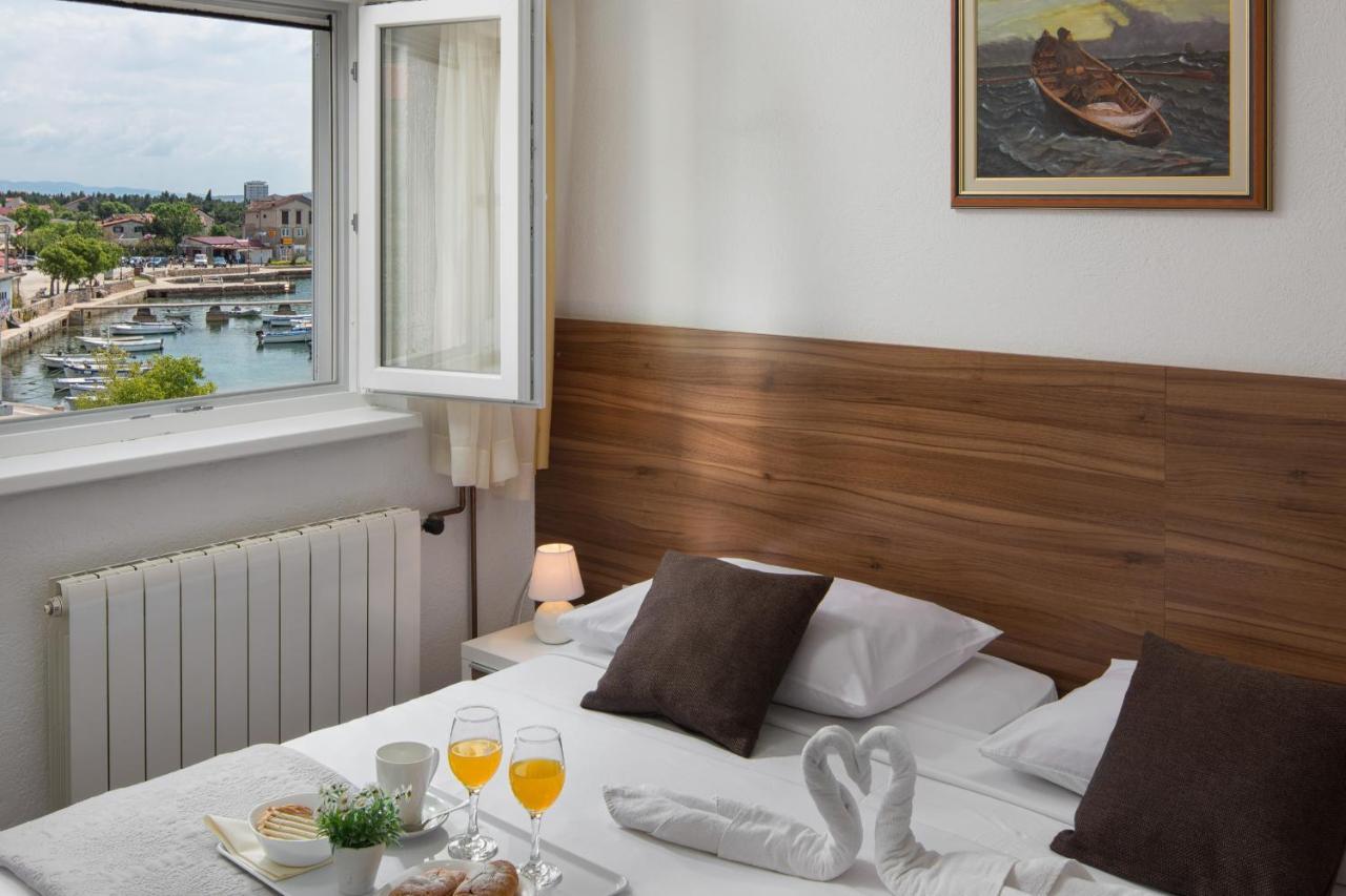 스타리그라드 파클레니차 Pansion Andelko B&B 외부 사진